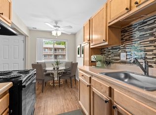 Water's Edge Apartments, South Lyon, MI 48178