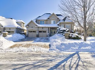 819 Canyon St, Mississauga, ON L5H 4M3