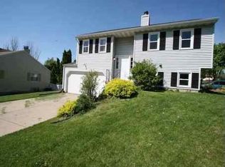 6913 Park Edge Dr, Madison, WI 53719