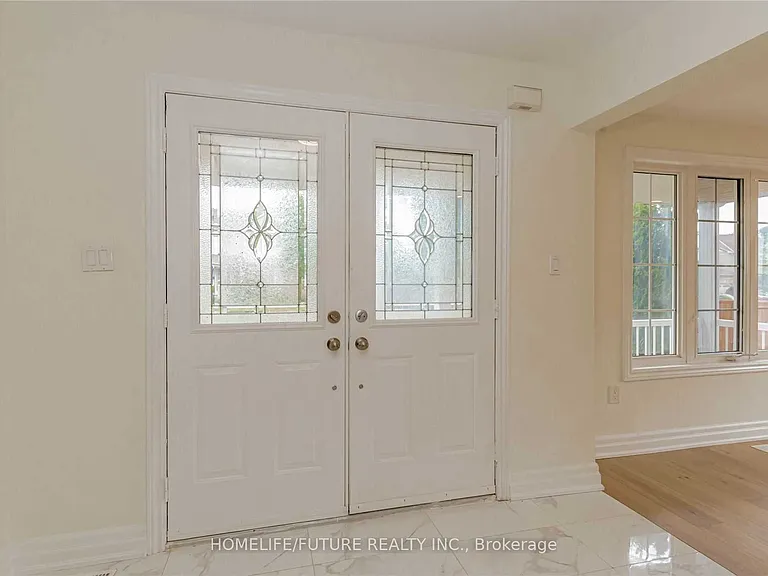 1 Catkins Cres — Photo 4
