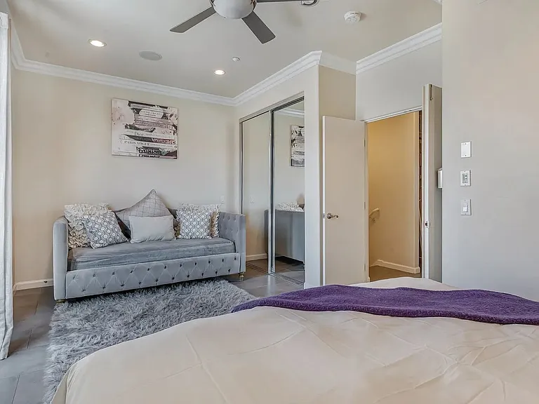 145 W Hawthorn St — Photo 14