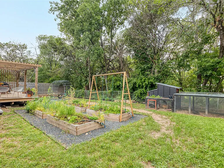 8812 United Kingdom Dr — Photo 30