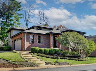 2168 Oak Dr, Saint Louis, MO 63131