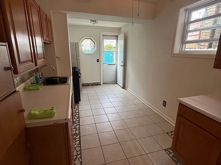 824 Winton St — Photo 24