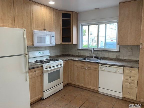 3rd image of 15-32 Clintonville St #1