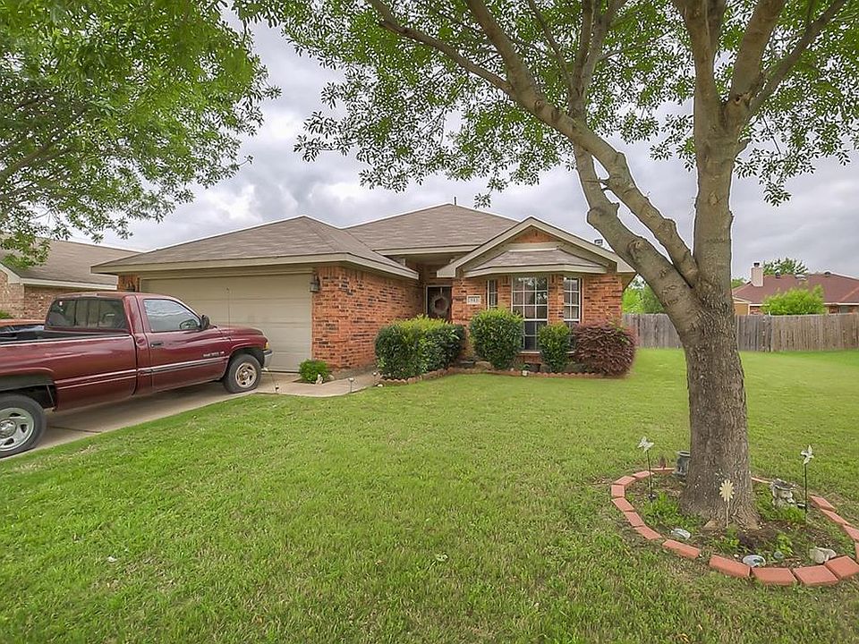 1st image of 913 Red Oak Trails