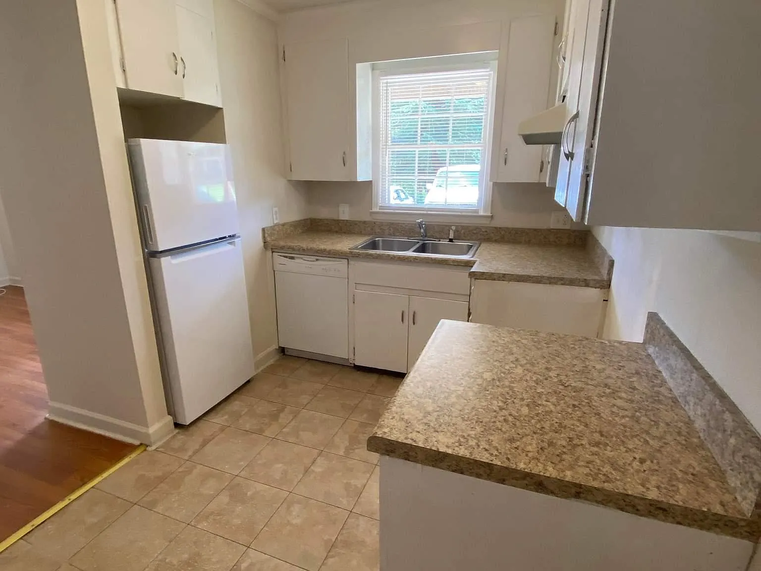 2 bed, 600 sqft, $799 — Photo 2