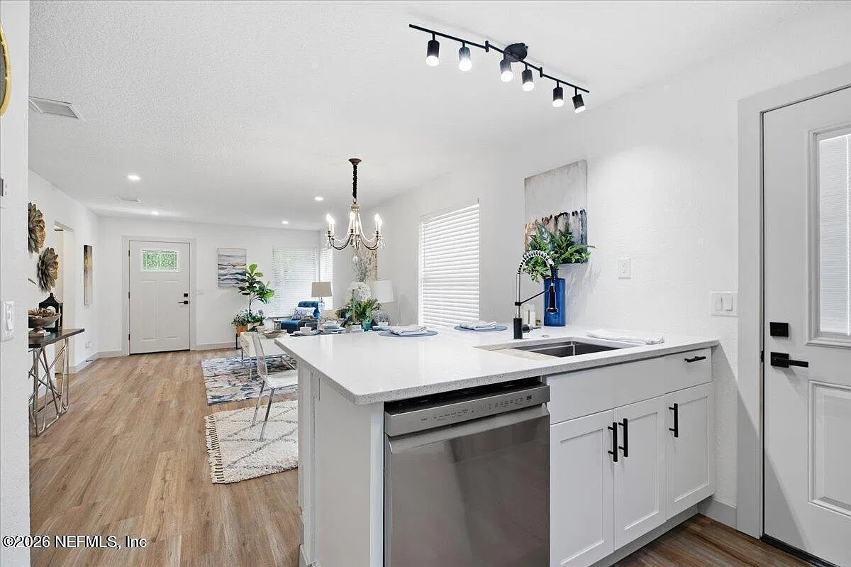 2 bed, 2.0 bath, 1000 sqft, $2,200 — Photo 4