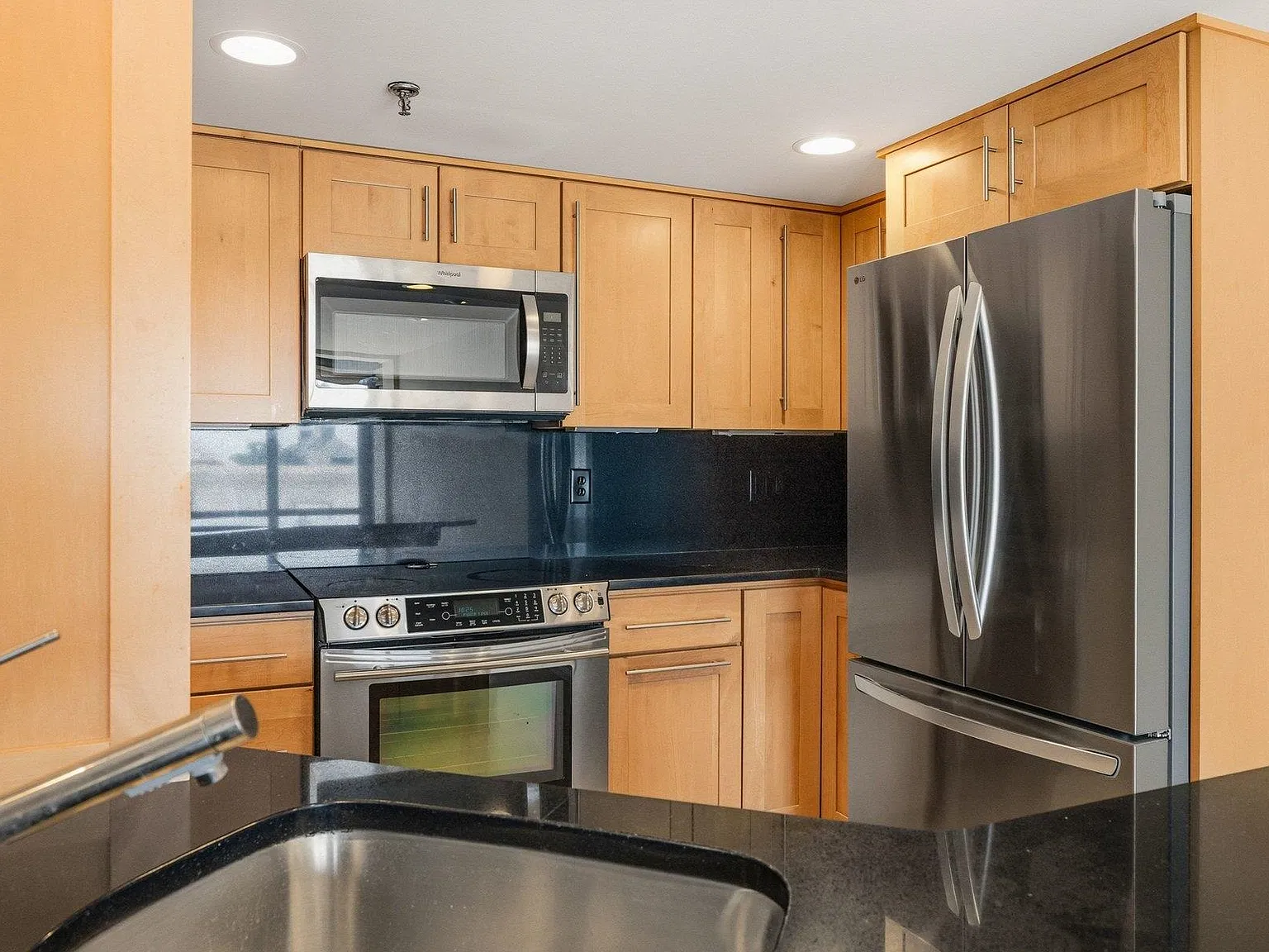 1 bed, 1.0 bath, 847 sqft, $3,200 — Photo 4
