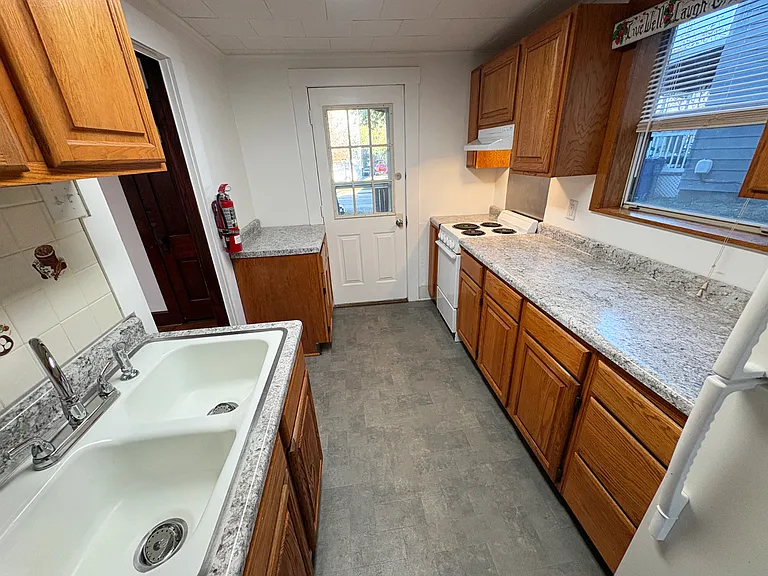 41 N Lancaster St — Photo 9