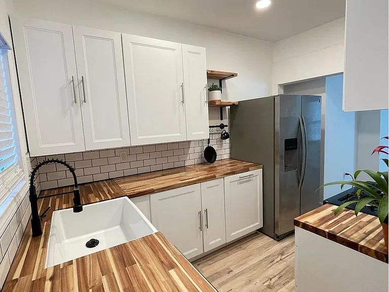124 E 7th St — Photo 9