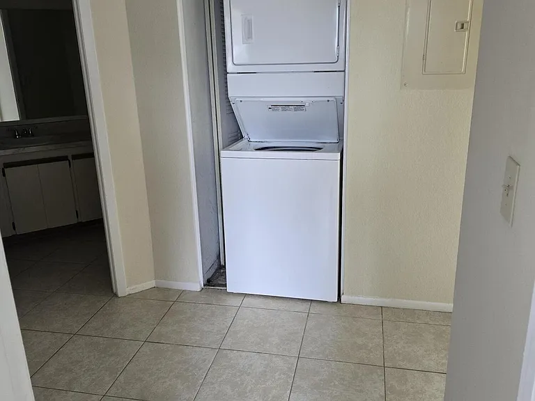 1520 SE Royal Green Cir #K203 — Photo 6