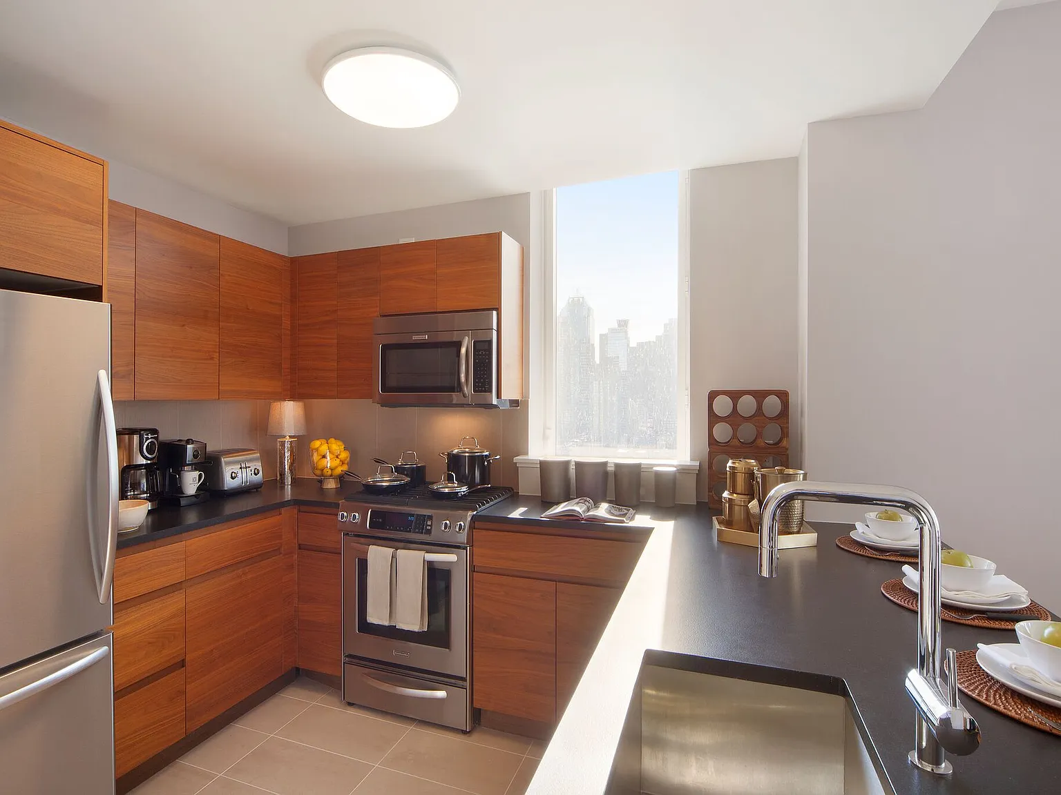 550 West 45th Street — Photo 2