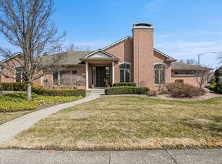 472 Shelbourne Rd, Grosse Pointe Farms, MI 48236