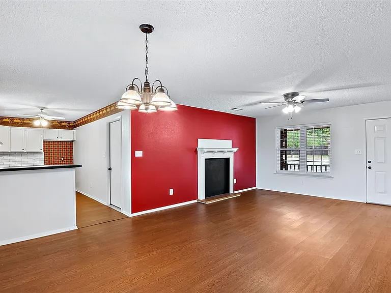 525 Baldwin St — Photo 6