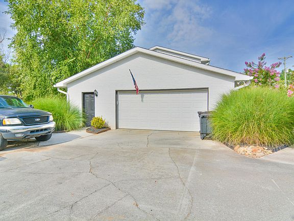 5th image of 7105 Imperial Dr