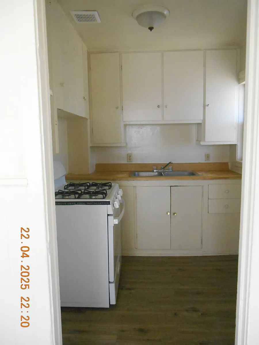 Building Photo - 130 S Abbie St #4