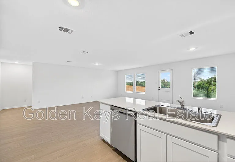 10212 Regal Bend Ln — Photo 13