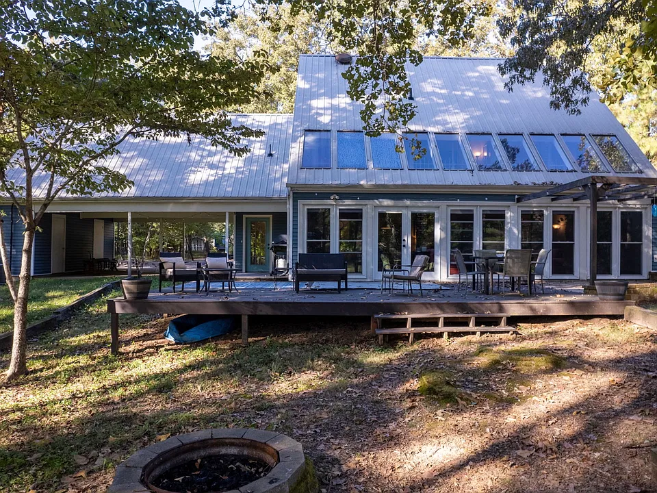 66 Northshore Dr