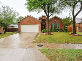 7048 Summit Parc Dr, Dallas, TX 75249