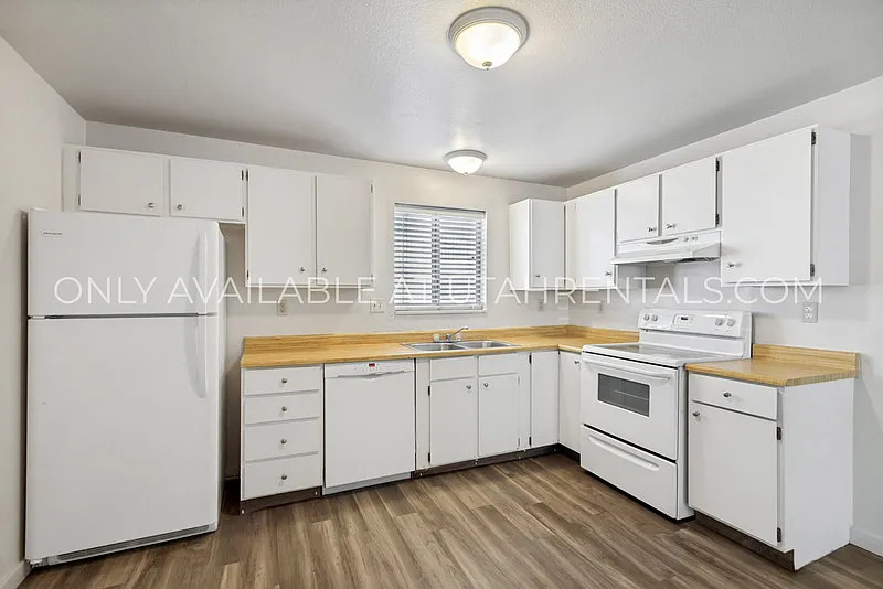 3 bed, 1.0 bath, 1073 sqft, $1,395 — Photo 3