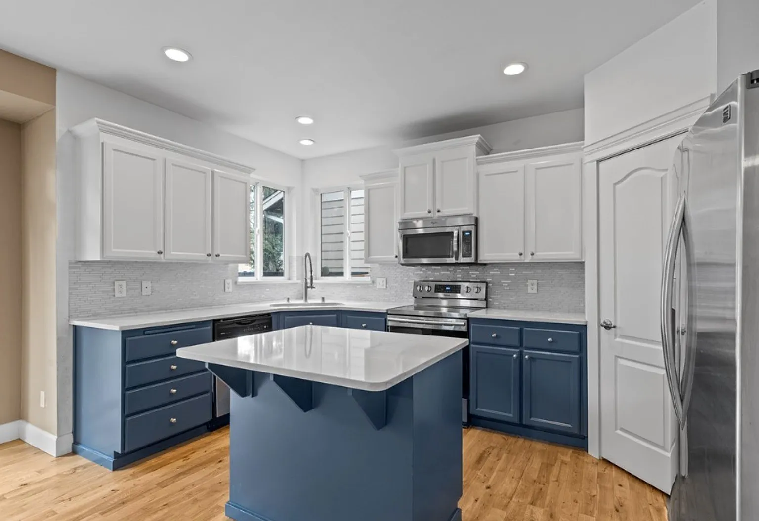 5 bed, 2.5 bath, 2314 sqft, $3,350 — Photo 3