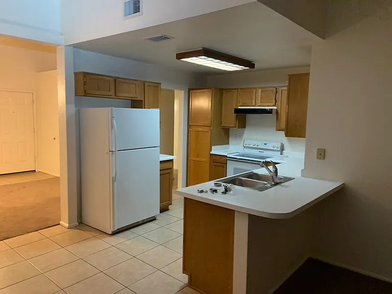 3185 W Robin Ln — Photo 7