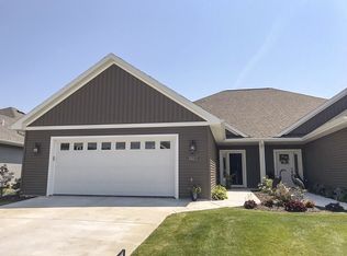2022-2 Wisteria Cir, Green Bay, WI 54313