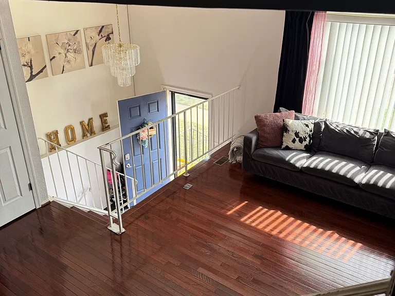 5233 Hil Mar Dr — Photo 2
