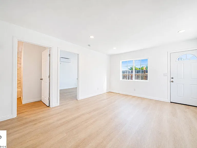 1428 W 59th St #3/4 — Photo 6