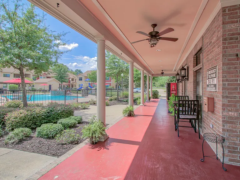 Vista Ridge Apartments — Photo 17