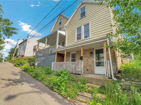 2nd image of 2324 Wellington St