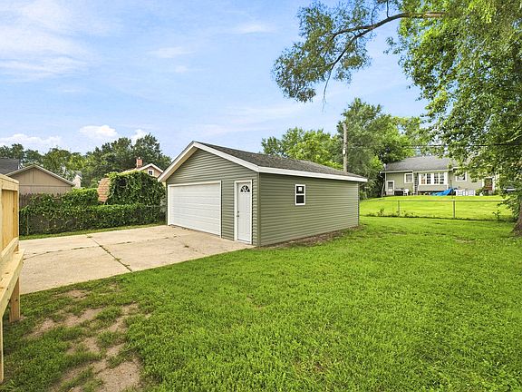 4th image of 223 Bevier Pl