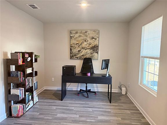 4th image of 336 Bennett Way