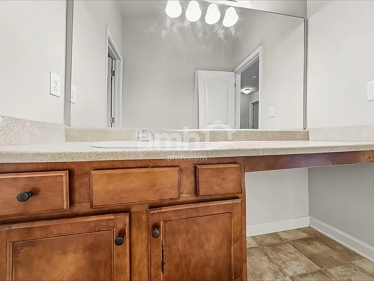 918 Pine Ln — Photo 15