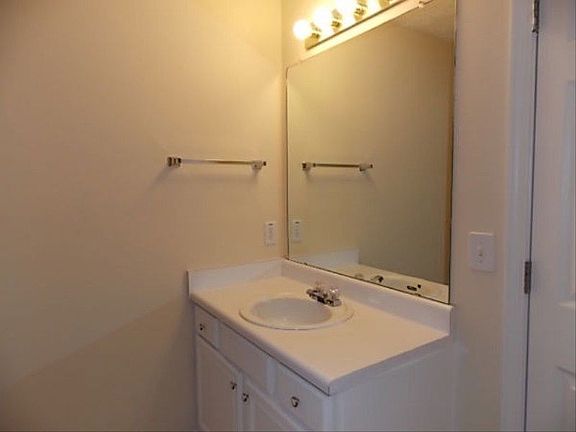 5th image of 4506 Thornwood Cres