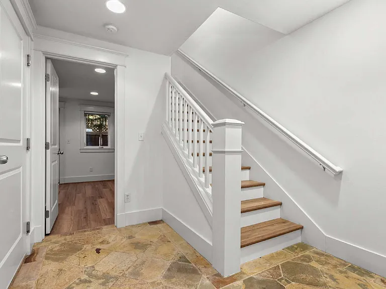 1133 10th Ave E #A — Photo 5