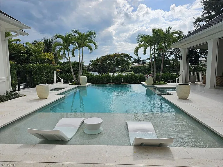 637 Palm Cir W — Photo 40