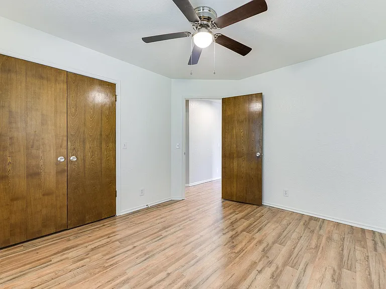 1829 Courtney Ln — Photo 30