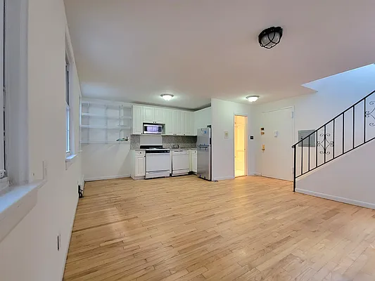 Rented by AZ REALTY NYC LLC | media 15