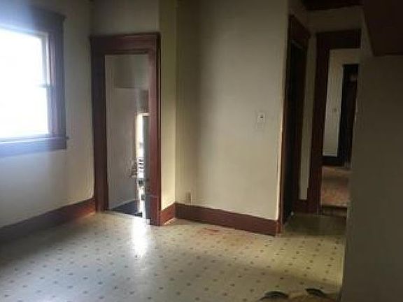 4th image of 173 Paris Ave