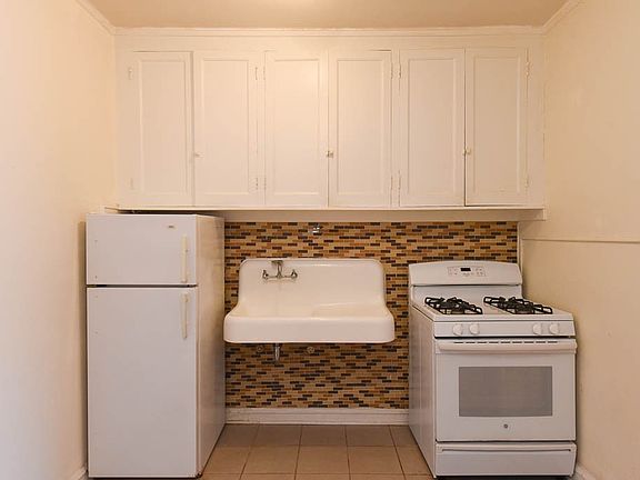 2nd image of 1211 W Elmdale #J3