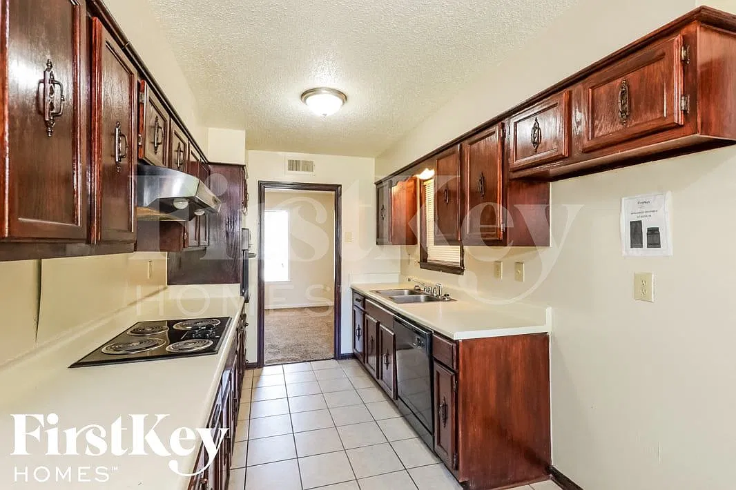 3 bed, 2.0 bath, 1655 sqft, $1,745 — Photo 4
