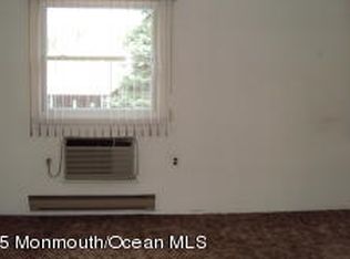 28 Lexington Ave, Rochelle Park, NJ 07662