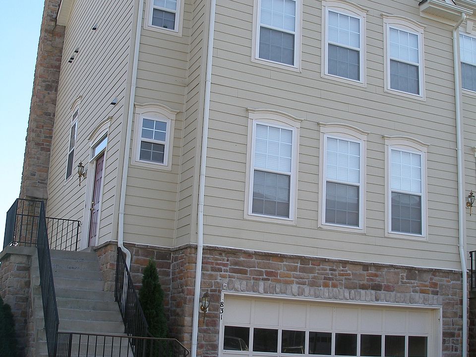 1st image of 831 Ferndale Ter NE