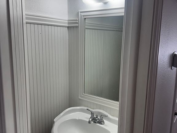 3rd image of 1113 Booth Dr