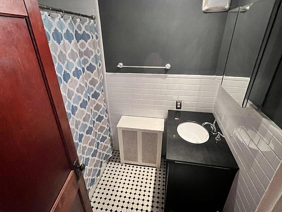 4th image of 49 Park Ave Unit 25
