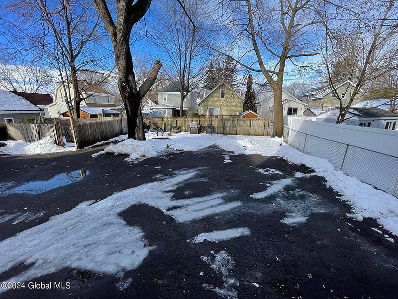 3rd image of 117 Jay Street