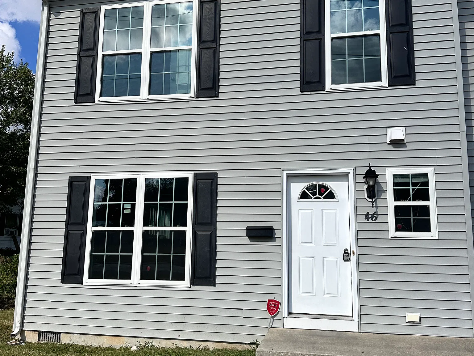 3 bed, 1452 sqft, $1,900 — Photo 1