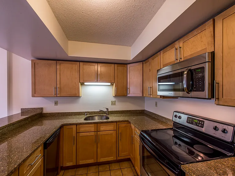 Davenport Apartments — Photo 8